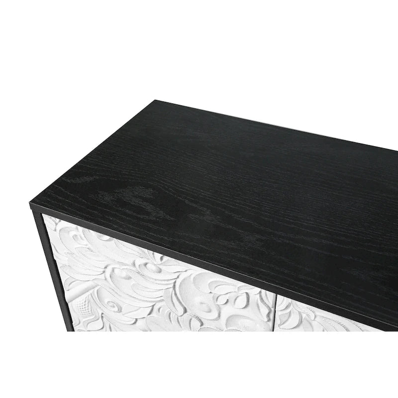 Grand buffet bas avec porte sculptée motif fleur de lys