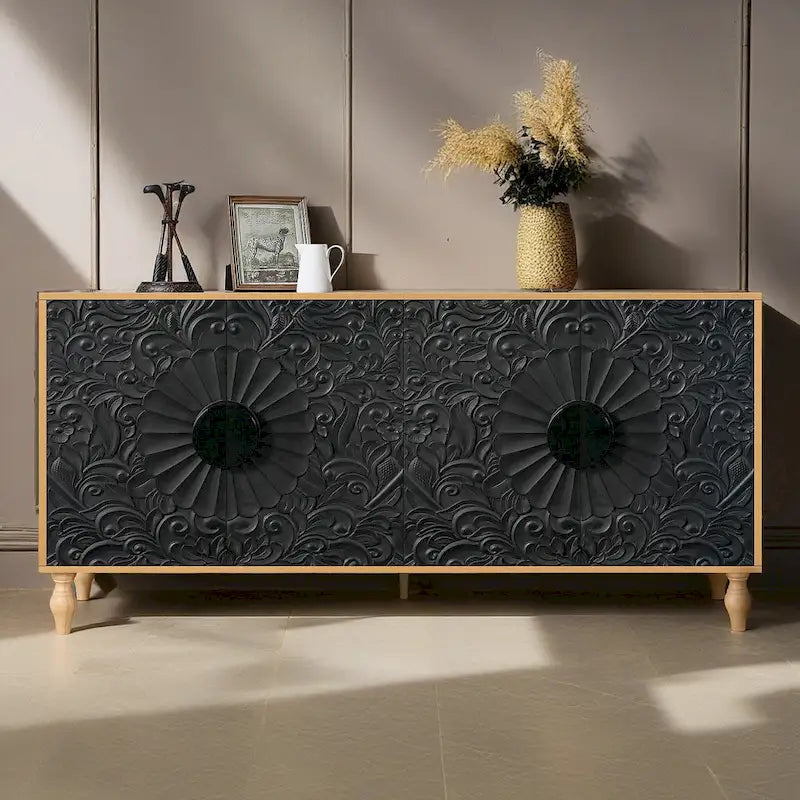 Grand buffet bas avec porte sculptée motif fleur de lys