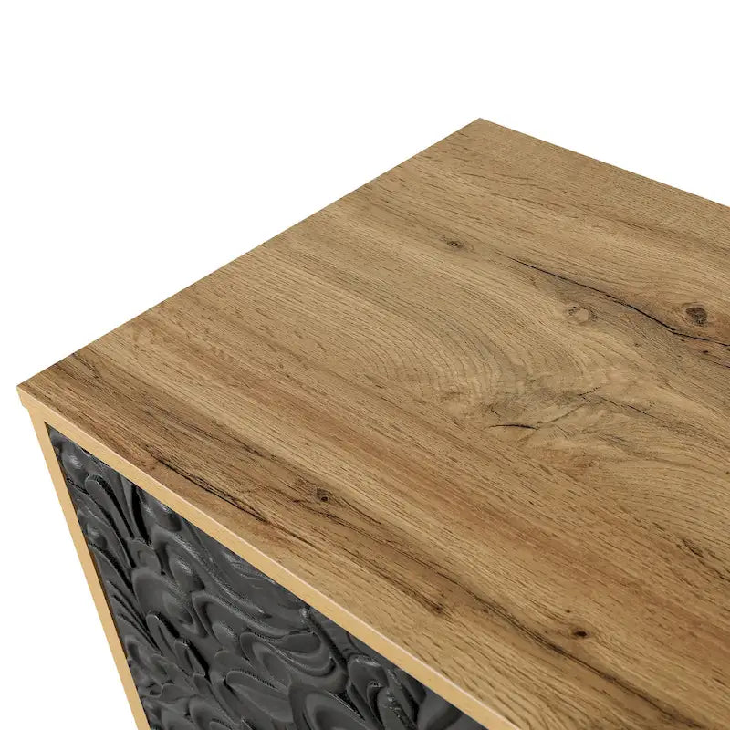 Grand buffet bas avec porte sculptée motif fleur de lys