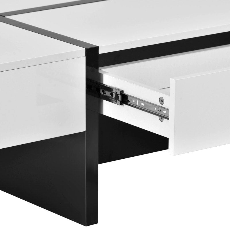 Table basse moderne à surface très brillante par