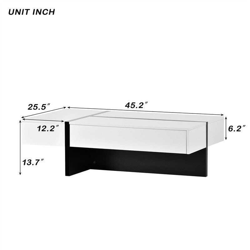 Table basse moderne à surface très brillante par
