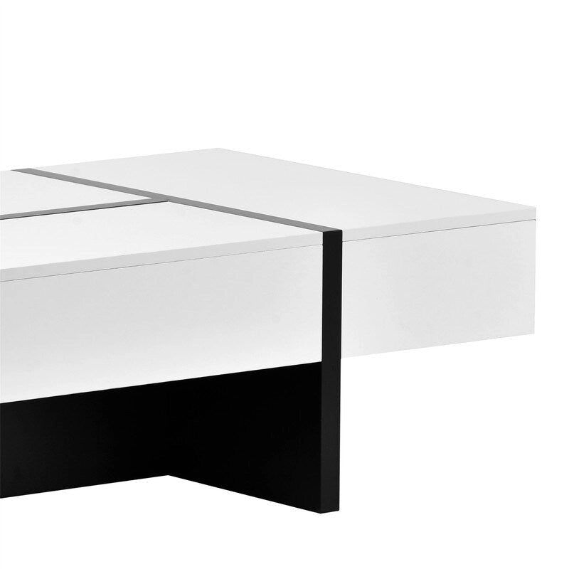 Table basse moderne à surface très brillante par